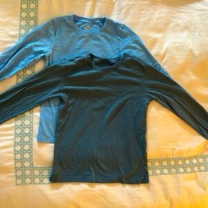 Two primary long sleeved shirts size 8-9, great condition.